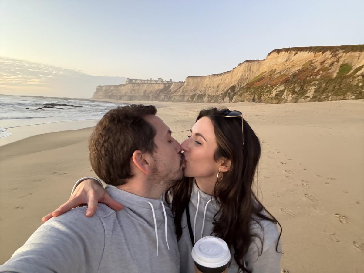 A kiss by the water